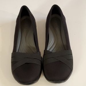 NWOT CROCS Women's Busy Day Black Strappy Flats Size 10